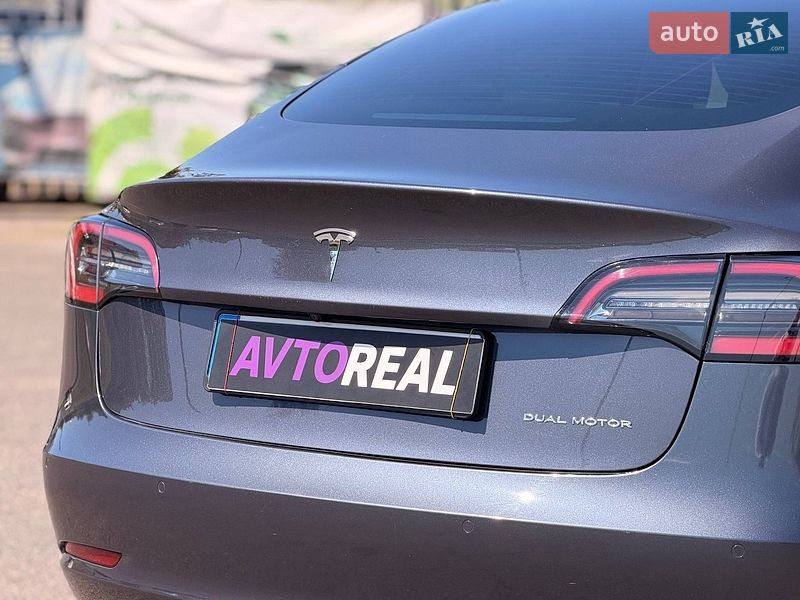 Седан Tesla Model 3 2021 в Кривом Роге