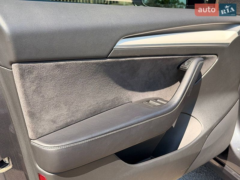 Седан Tesla Model 3 2021 в Кривом Роге
