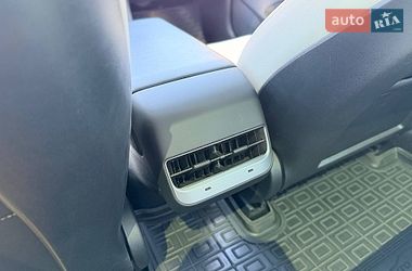 Седан Tesla Model 3 2021 в Кривом Роге