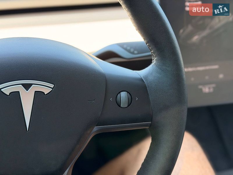 Седан Tesla Model 3 2021 в Кривом Роге