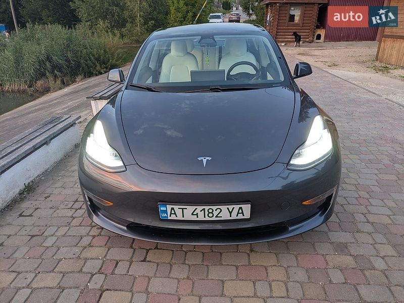 Tesla Model 3 2020