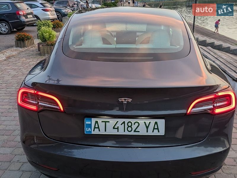 Седан Tesla Model 3 2020 в Ивано-Франковске