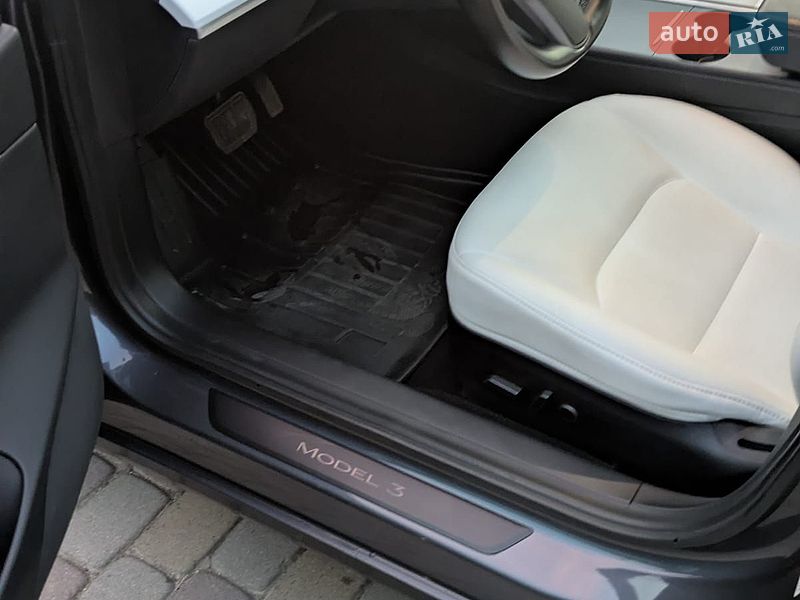 Седан Tesla Model 3 2020 в Ивано-Франковске