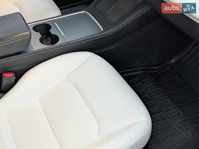 Седан Tesla Model 3 2020 в Ивано-Франковске
