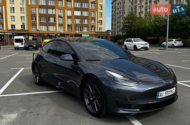 Седан Tesla Model 3 2020 в Киеве