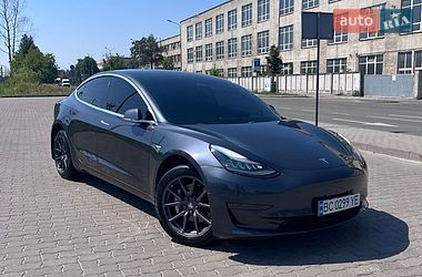 Седан Tesla Model 3 2019 в Львові