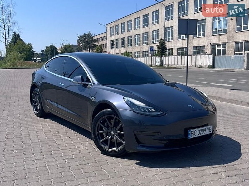 Седан Tesla Model 3 2019 в Львові