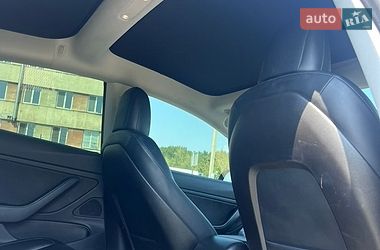 Седан Tesla Model 3 2019 в Львові