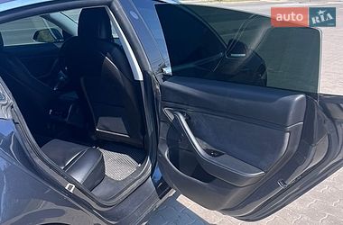 Седан Tesla Model 3 2019 в Львові