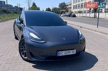 Седан Tesla Model 3 2019 в Львові