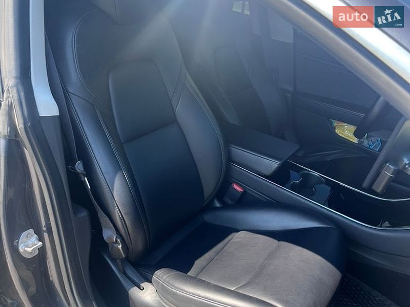 Седан Tesla Model 3 2019 в Львові