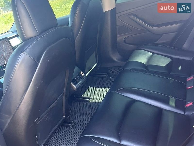 Седан Tesla Model 3 2019 в Львові