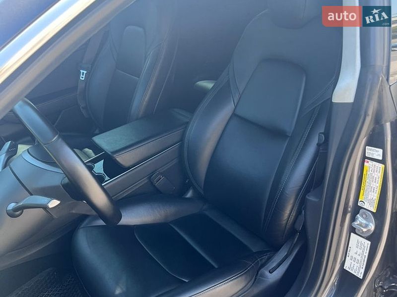 Седан Tesla Model 3 2019 в Львові