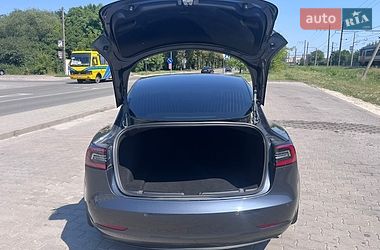 Седан Tesla Model 3 2019 в Львові