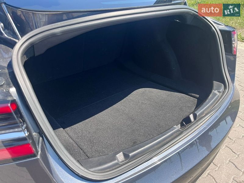 Седан Tesla Model 3 2019 в Львові
