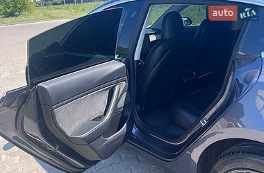 Седан Tesla Model 3 2019 в Львові
