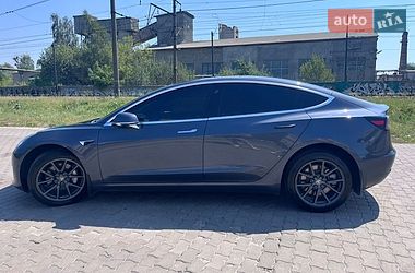 Седан Tesla Model 3 2019 в Львові
