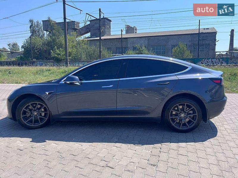 Седан Tesla Model 3 2019 в Львові