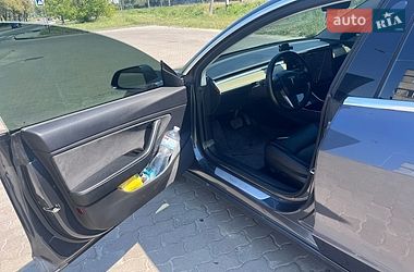 Седан Tesla Model 3 2019 в Львові