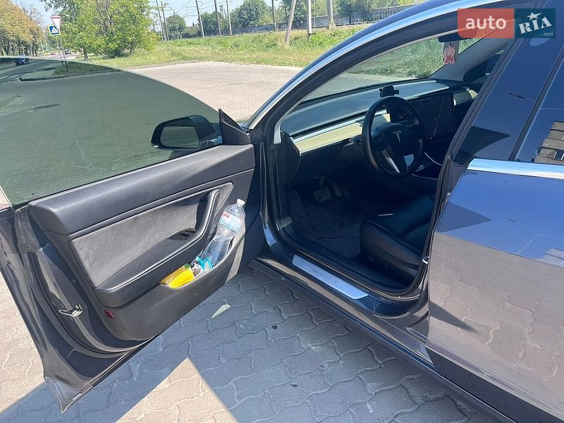 Седан Tesla Model 3 2019 в Львові