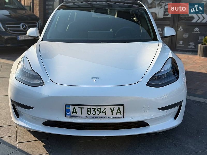 Седан Tesla Model 3 2021 в Івано-Франківську