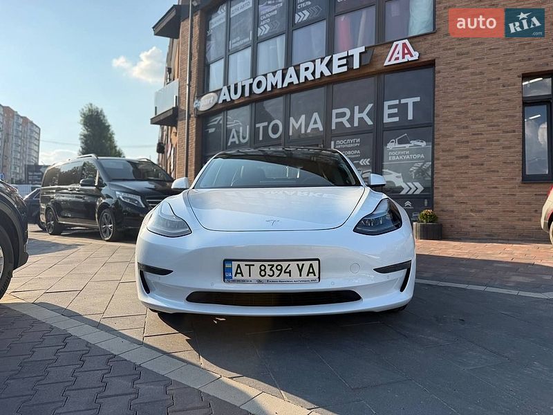 Седан Tesla Model 3 2021 в Івано-Франківську
