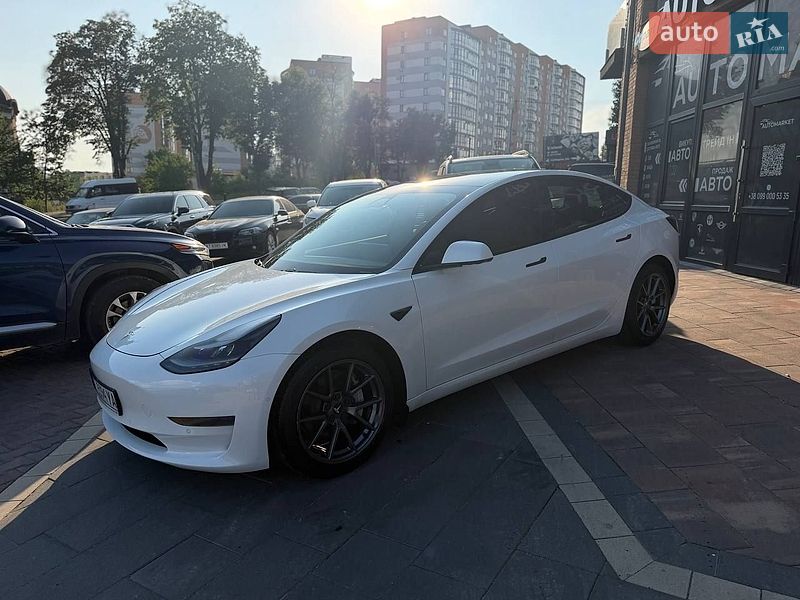 Седан Tesla Model 3 2021 в Івано-Франківську