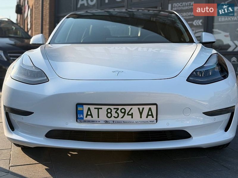 Седан Tesla Model 3 2021 в Івано-Франківську