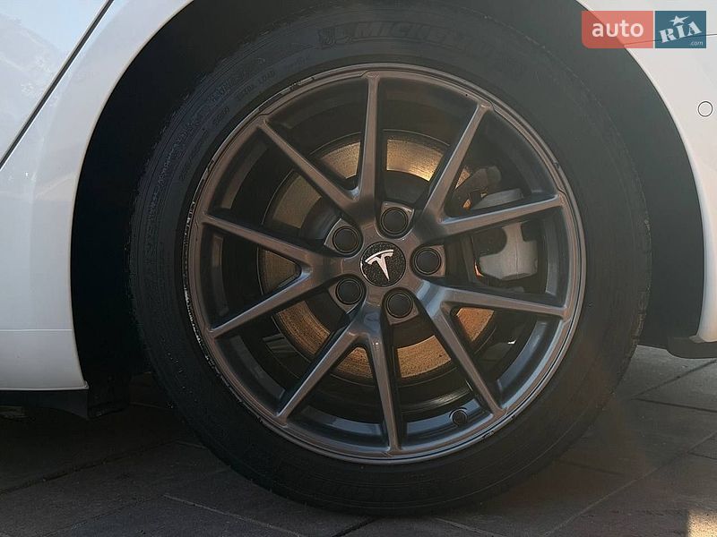 Седан Tesla Model 3 2021 в Івано-Франківську
