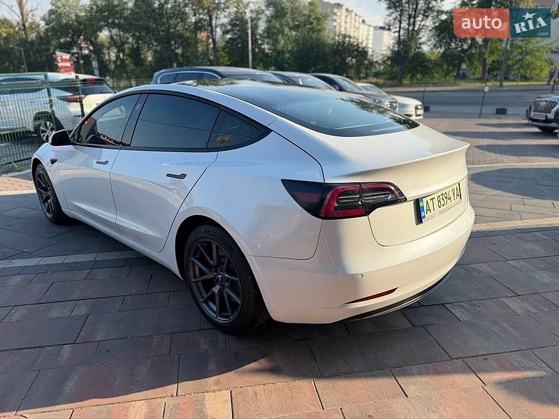 Седан Tesla Model 3 2021 в Івано-Франківську