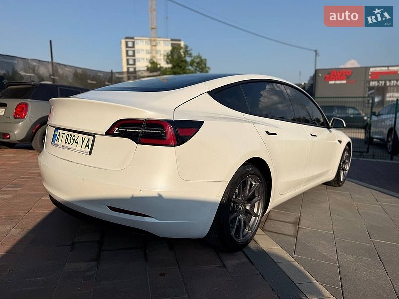 Седан Tesla Model 3 2021 в Івано-Франківську