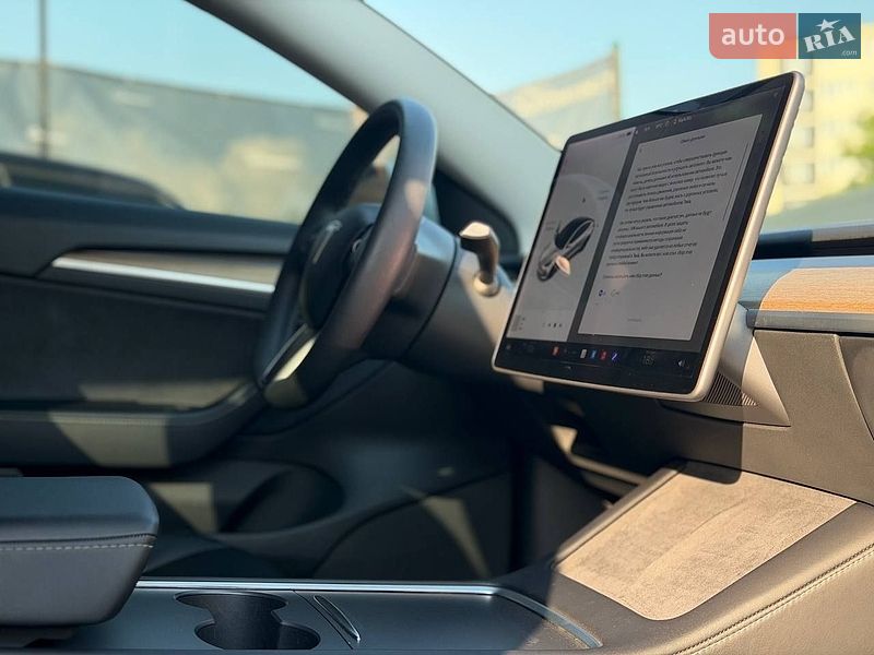 Седан Tesla Model 3 2021 в Івано-Франківську