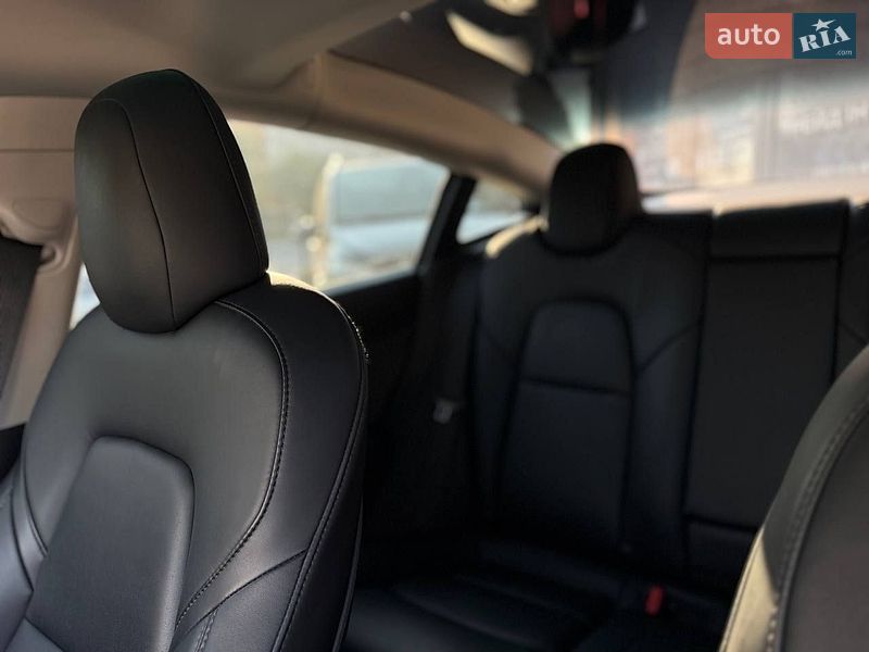 Седан Tesla Model 3 2021 в Івано-Франківську