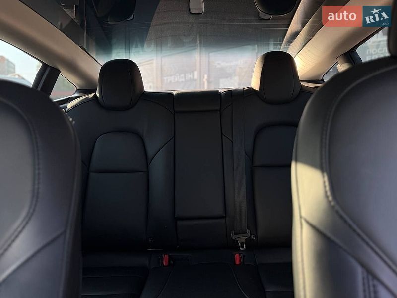 Седан Tesla Model 3 2021 в Івано-Франківську