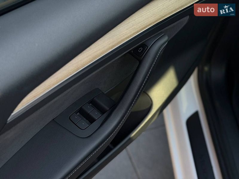 Седан Tesla Model 3 2021 в Івано-Франківську