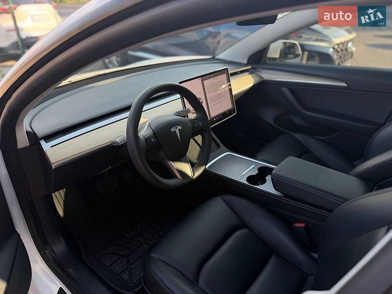 Седан Tesla Model 3 2021 в Івано-Франківську
