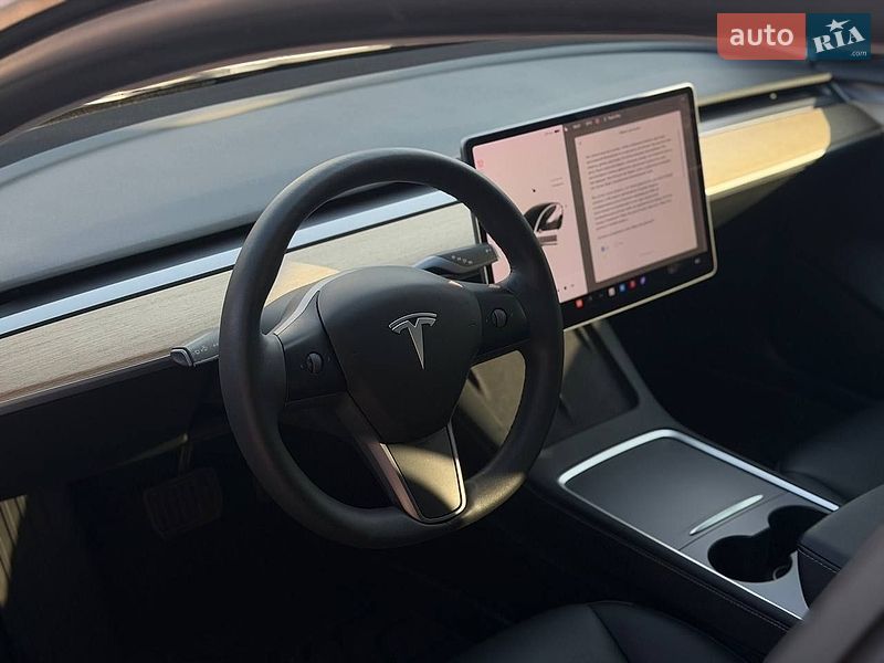 Седан Tesla Model 3 2021 в Івано-Франківську
