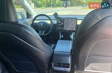 Седан Tesla Model 3 2019 в Львові