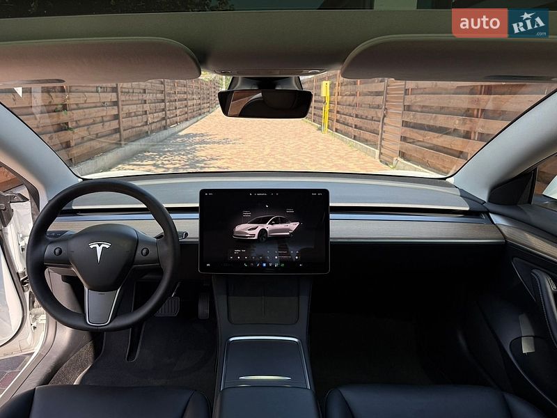 Седан Tesla Model 3 2023 в Києві