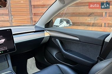 Седан Tesla Model 3 2023 в Києві