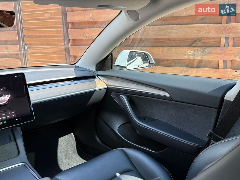 Седан Tesla Model 3 2023 в Києві