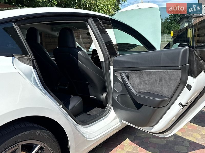 Седан Tesla Model 3 2023 в Києві