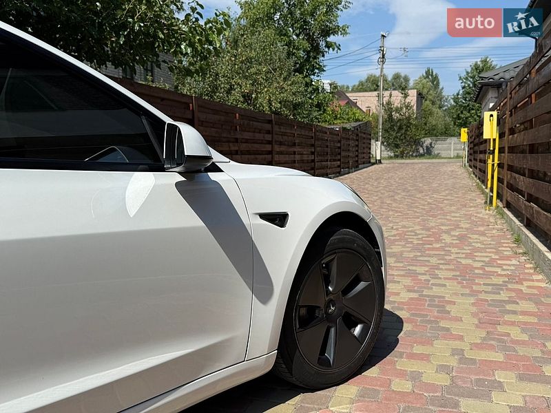 Седан Tesla Model 3 2023 в Києві