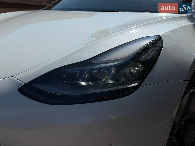 Седан Tesla Model 3 2023 в Києві