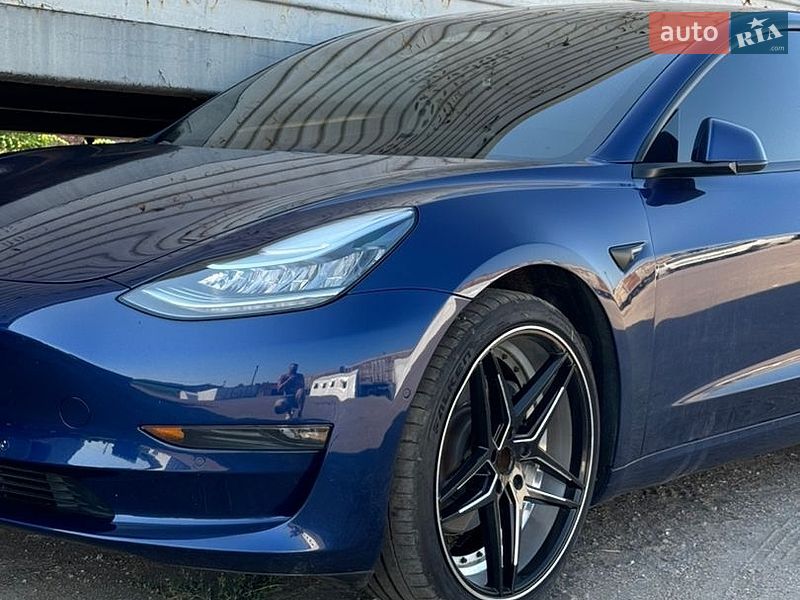 Седан Tesla Model 3 2018 в Одессе