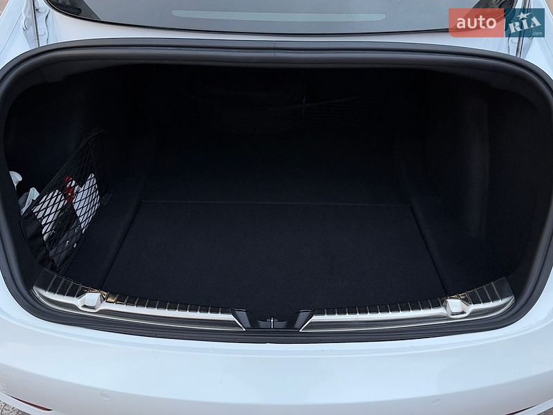 Седан Tesla Model 3 2020 в Житомире