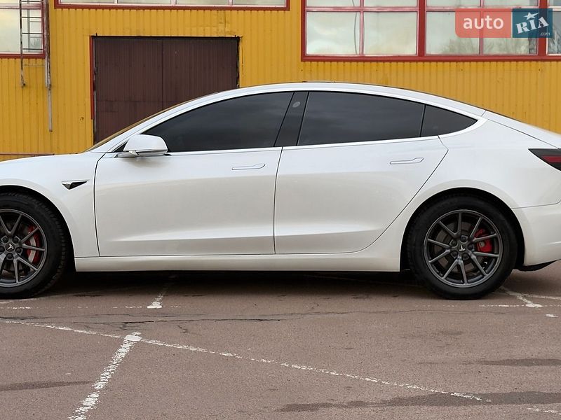 Седан Tesla Model 3 2020 в Житомире