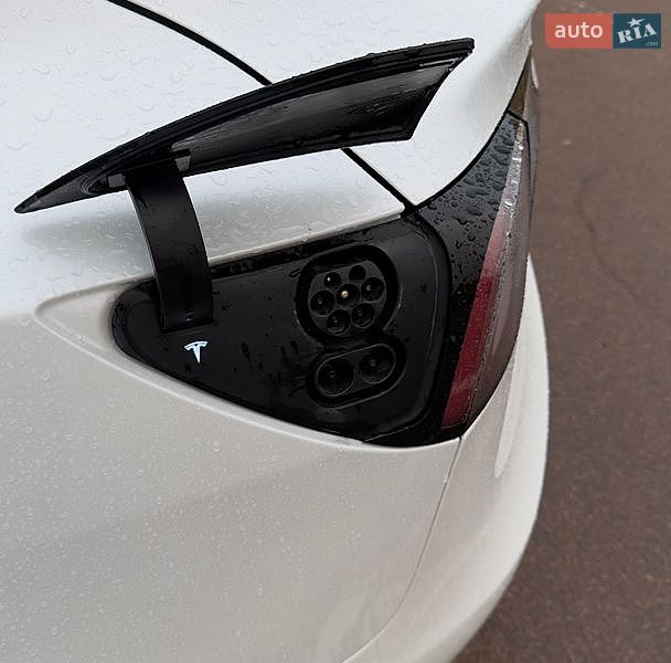 Седан Tesla Model 3 2020 в Житомире