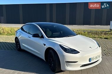 Седан Tesla Model 3 2022 в Хмельницком