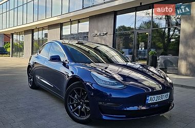 Седан Tesla Model 3 2018 в Ужгороде